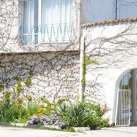 Creativity House Of Bas - Free Parking Hotel