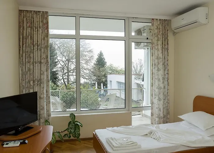 Holiday House Of Bas Varna - Free Parking Hotel *